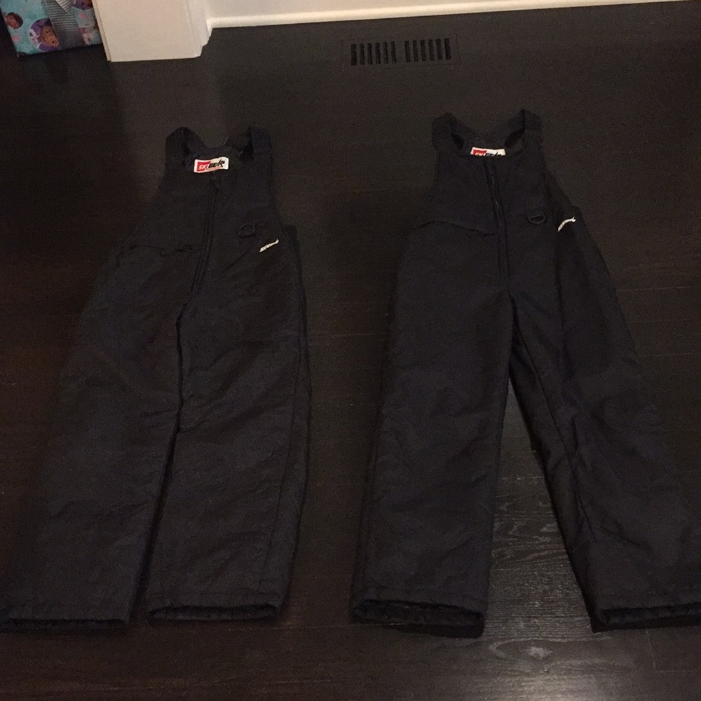 Children ski pants. Size medium.